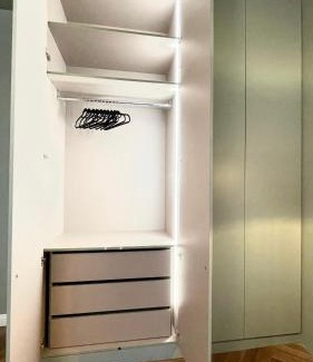 Rudolfsheim-Funfhaus Apartment | Elegant Stay in Vienna: Child-Friendly & Highly Rated 9.6
