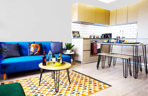 Stevenage Apartment | Modern Stevenage Town Centre Apartment with Breakfast & Accessibility