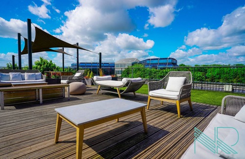 Stevenage Apartment | Modern Stevenage Town Centre Apartment with Breakfast & Accessibility