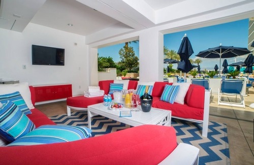 Quinns Rocks Apartment | Stylish Studio: 1 Bedroom Near Local Amenities for Families