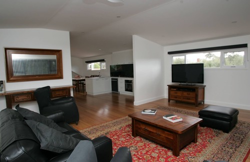 Lake Wendouree Apartment | Top-Rated Studio Apartment with Kitchen on Gregory Street