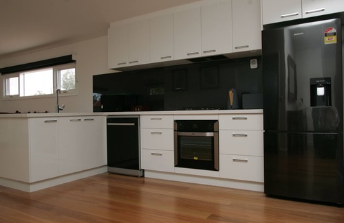 Lake Wendouree Apartment | Top-Rated Studio Apartment with Kitchen on Gregory Street