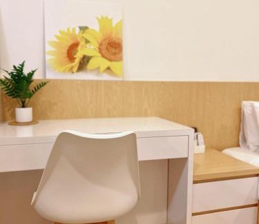 Setia Tropika Apartment | Chic Condo in Johor Bahru with Pool & Smart TV, Rated 9.9