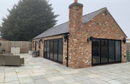 Skirpenbeck Apartment | Pet-Friendly Cottage Nestled at the Foot of Yorkshire Wolds