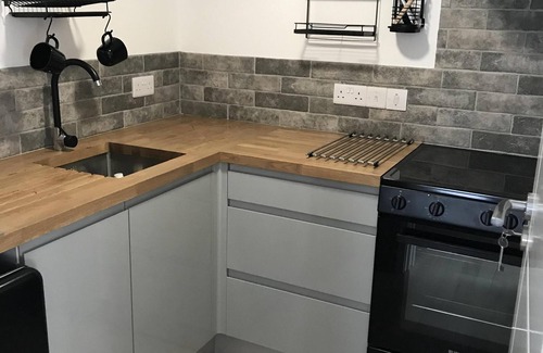Millendreath Apartment | Stylish Studio Apartment with Kitchen & Pet-Friendly Amenities