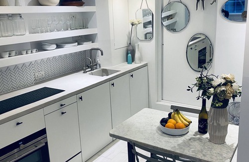 Finsbury Apartment | Stylish Studio Flat Near Exmouth Market with Breakfast