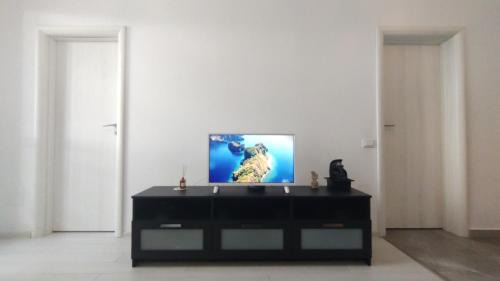 Chiajna Apartment | Modern 4-Star Retreat with Pool & Espresso on Arrival