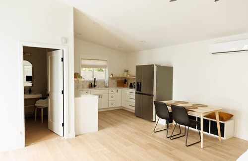 Mesa Apartment | Elegant Studio Guesthouse with Kitchen & Family-Friendly Vibe