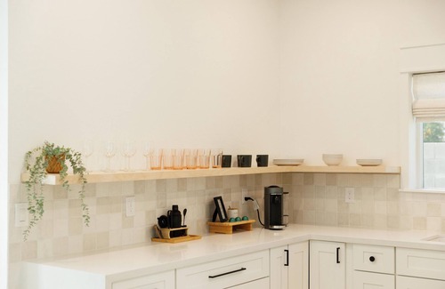 Mesa Apartment | Elegant Studio Guesthouse with Kitchen & Family-Friendly Vibe
