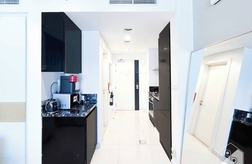 Business Bay Apartment | Luxury Studio in Business Bay with Canal View
