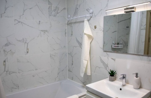 Mamaia-Sat Apartment | Elegant Studio Nord10 Mamaia Nord - Steps from the Beach