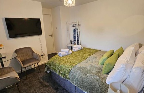 Stevenage Apartment | Elegant Studio Experience in Stevenage - Rated 9/10