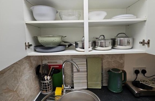 Stevenage Apartment | Elegant Studio Experience in Stevenage - Rated 9/10