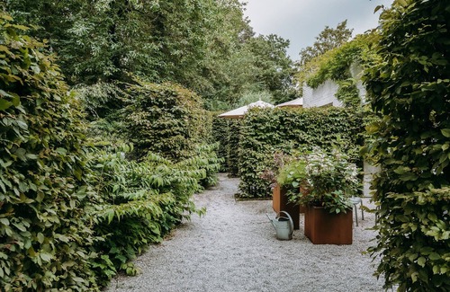 Ghent House | Luxury studio with free parking and private terracei. 15 minutes to the center.