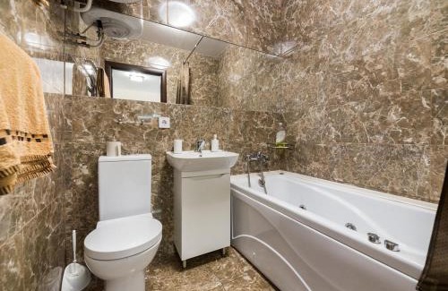 Dzerzhyns'kyi District Apartment | Elegant Studios on Nauki Avenue with Hot Tub & Family Amenities