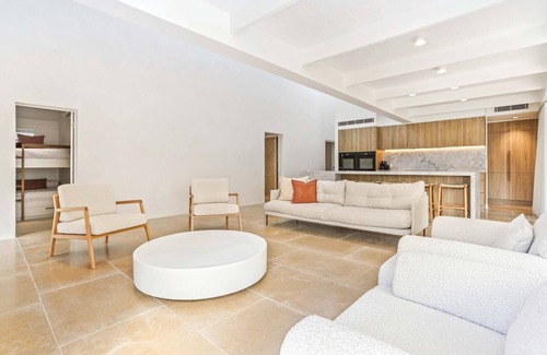 Noosa Heads House | Elegant Entertainment & Ocean View at Noosa Sound Hotel