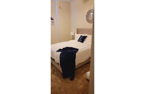 South Arlington Cabin | Stylish Duplex Suite with Free Parking & Family-Friendly Amenities