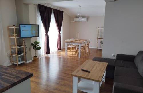Karlovo Apartment | Elegant Suite 2: Guest Rated 9.7 with Family-Friendly Dining