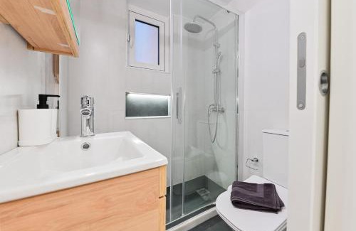 Patras Apartment | Luxury Suite 3 Downtown
