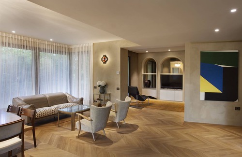 Sector 1 Apartment | Elegant Suite 4 Dare with Spa and Pet-Friendly Amenities