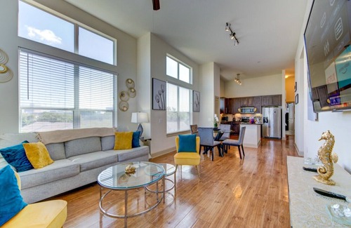 Texas Medical Center Apartment | Guest Rated 10/10: Luxury Suite at Kirby for Families