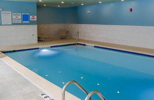 Roseville House | Luxury Suite for Work & Leisure Stays! W/ WiFi!