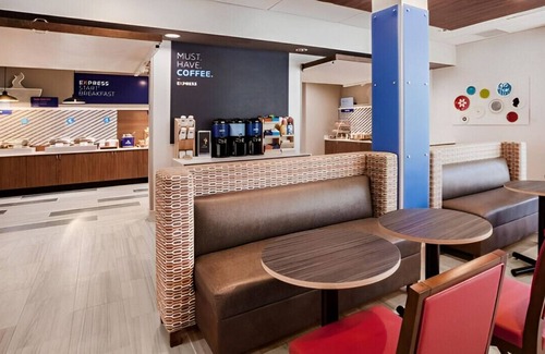 Roseville House | Luxury Suite for Work & Leisure Stays! W/ WiFi!