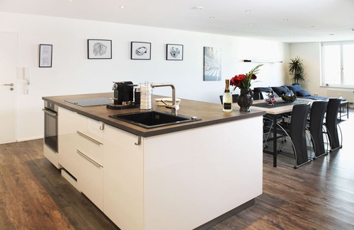 Kempten Apartment | Elegant Suite with Spa and Lake Views in Kempten