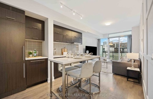 Markham Condo | Luxury Suite in DT Markham Core w/Parking. Amenities. Close to restaurants&malls