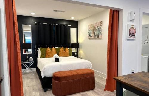 Old East Dallas Apartment | Pet-Friendly Suite in DTW with Free Parking Access