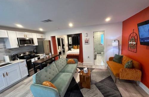 Old East Dallas Apartment | Pet-Friendly Suite in DTW with Free Parking Access