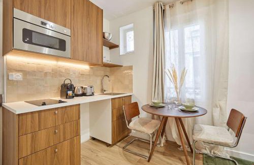 Saint-Fargeau Apartment | Luxury Suite in the Center of Paris