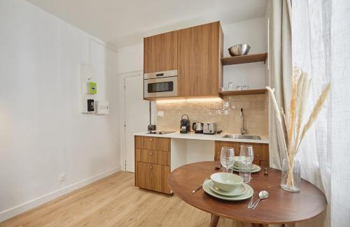 Saint-Fargeau Apartment | Luxury Suite in the Center of Paris