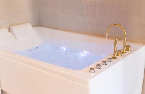 Arpajon Apartment | Indulgent Jacuzzi Suite with Sauna - 4 Star Rated Stay