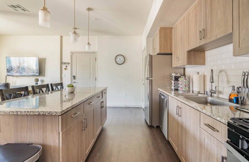 Camarillo Apartment | Elegant Suite with King Bed, Wi-Fi and Pool Access