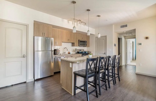 Camarillo Apartment | Elegant Suite with King Bed, Wi-Fi and Pool Access