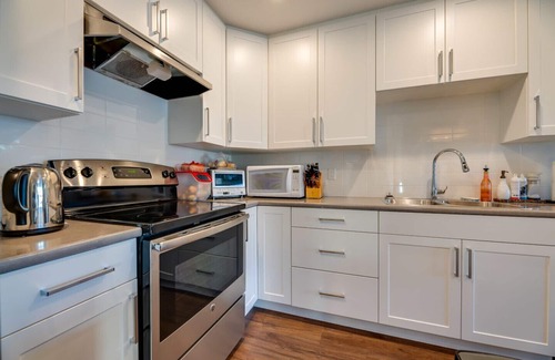 Southwest Edmonton House | Prime Suite Near U of A & Top Hospitals with Kitchen