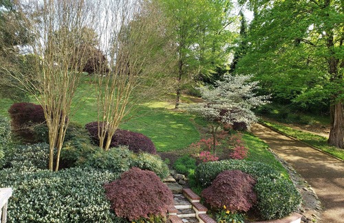 Downtown Knoxville Villa | Pet-Friendly Suite with Spa Near University of Tennessee