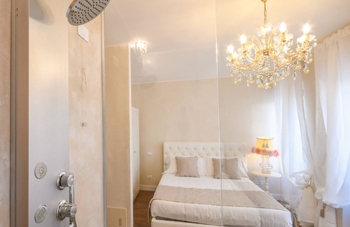 Sirmione House | Elegant Suite in Sirmione with Breakfast & Family Amenities