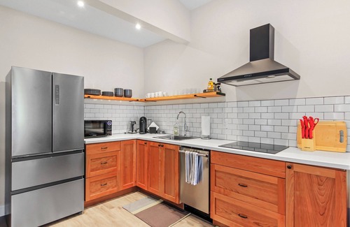 Ithaca House | Pet-Friendly Suite Steps from Commons | 10/10 Guest Rated