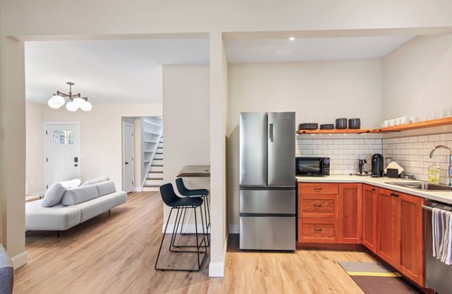 Ithaca House | Pet-Friendly Suite Steps from Commons | 10/10 Guest Rated