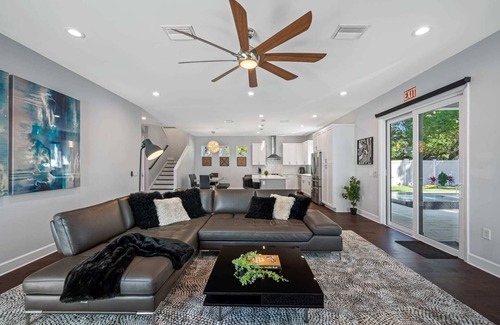Riverside Heights Cottage | Elegant Tampa Home with Pool, Jacuzzi & Family-Friendly Amenities