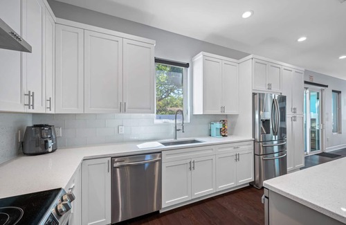 Riverside Heights Cottage | Elegant Tampa Home with Pool, Jacuzzi & Family-Friendly Amenities