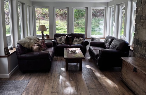 Foss Cottage | Exquisite Three Bedroom Cottage with Lake View at Loch Rannoch