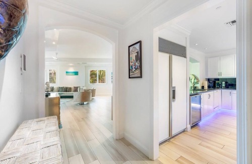 Seven Mile Beach Condo | Premier Three Bedroom Oasis with Oceanfront Views