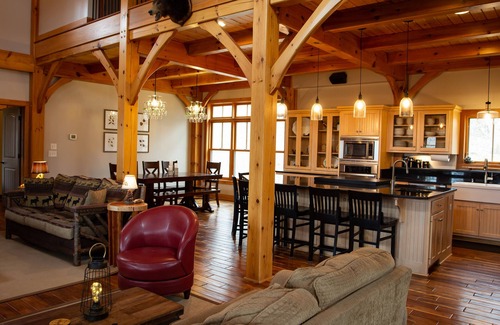 Cub Run House | Exquisite Timber Lake Lodge - Pool, Lake Views & Breakfast