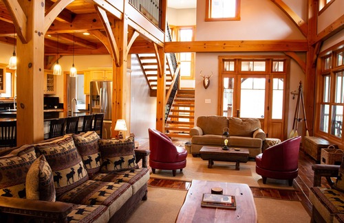 Cub Run House | Exquisite Timber Lake Lodge - Pool, Lake Views & Breakfast