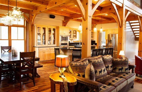 Cub Run House | Exquisite Timber Lake Lodge - Pool, Lake Views & Breakfast