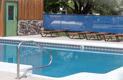 Montrose Cabin | Relax at Pond-Front Tiny Home with Pool & Hot Tub