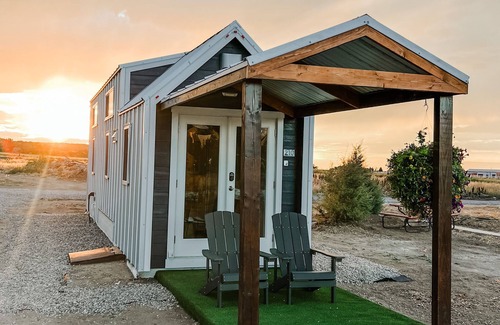Montrose Cabin | Relax at Pond-Front Tiny Home with Pool & Hot Tub
